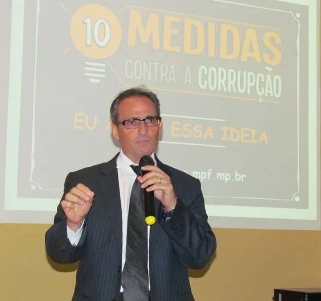 Estado consegue quase o dobro da meta de assinaturas em campanha contra a corrupção