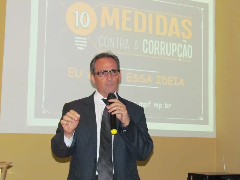 Estado consegue quase o dobro da meta de assinaturas em campanha contra a corrupção