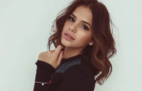 Bruna Marquezine revela que já beijou meninas e enviou nudes