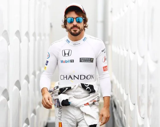 Alonso rejeita rumores sobre saída para Mercedes e se garante na McLaren