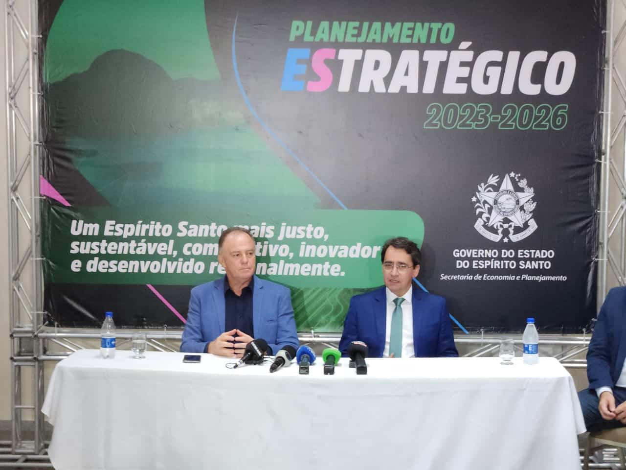 Casagrande e o secretário Álvaro Duboc durante apresentação do Planejamento Estratégico