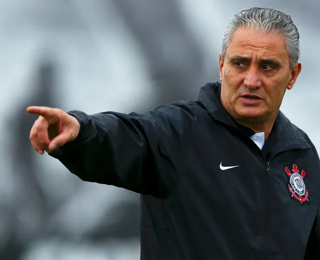 SP – FUTEBOL/ CORINTHIANS/ TREINO – ESPORTES – Tite, tecnico do Corinthians, durante o treino para partida contra Atlético-MG pela vigésima sexta rodada do Campeonato Brasileiro 2013. – CT Joaquim Grava- Foto: Wagner Carmo