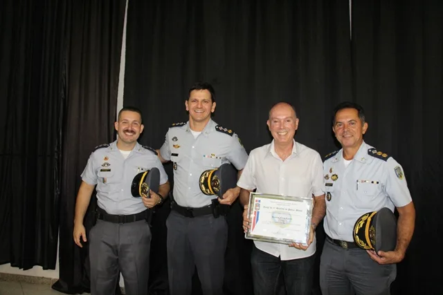 Polícia Militar entrega homenagem para “Amigos do Batalhão” em Guarapari