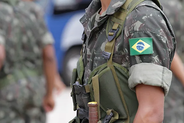 Mulher que recebeu R$ 3,7 milhões do Exército terá que devolver cofres públicos