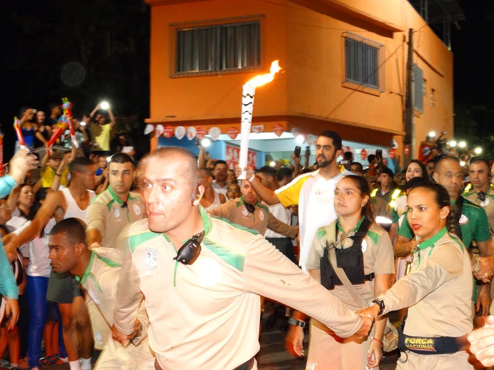 Confira a galeria de fotos da passagem da Tocha Olímpica por Cachoeiro de Itapemirim