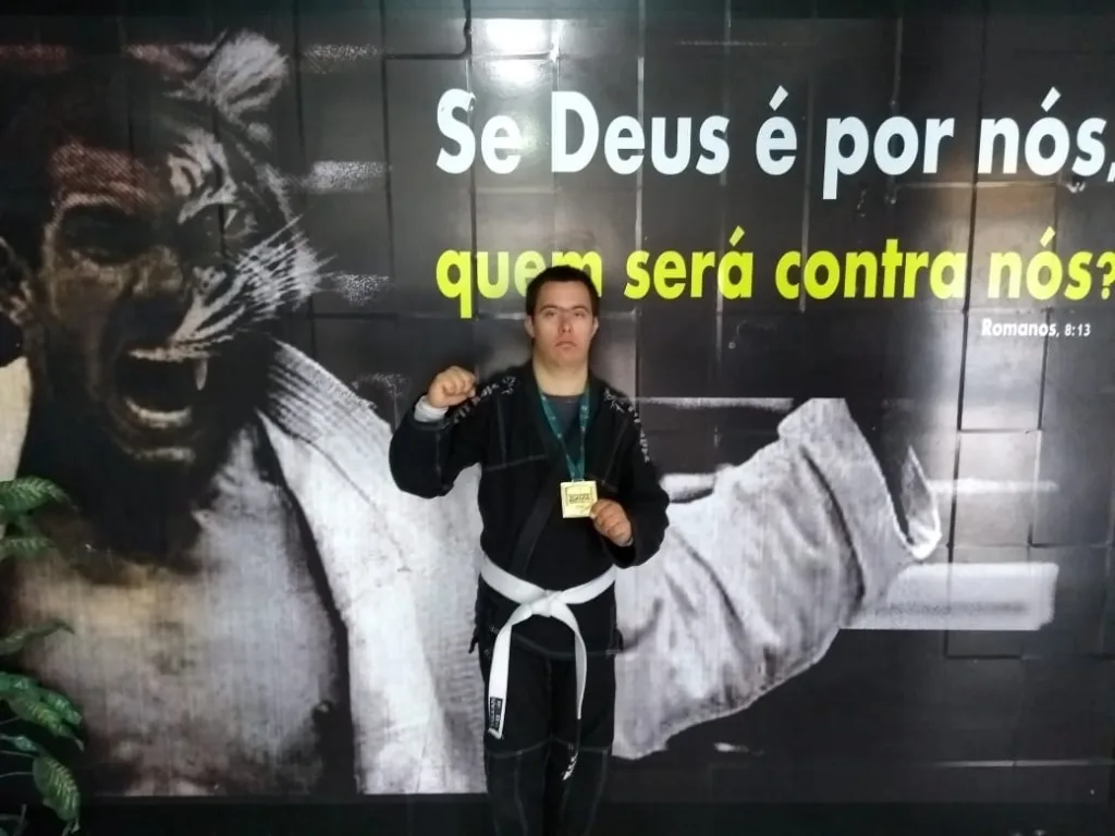 Atleta com síndrome de Down se destaca no Taekwondo em Alfredo Chaves