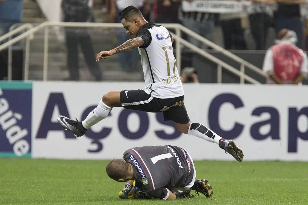 Com gol no fim, Corinthians escapa de derrota e empata com Ferroviária por 2 a 2