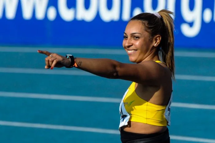 Jucilene perde ouro nos últimos lançamentos e fica com bronze no dardo do Pan