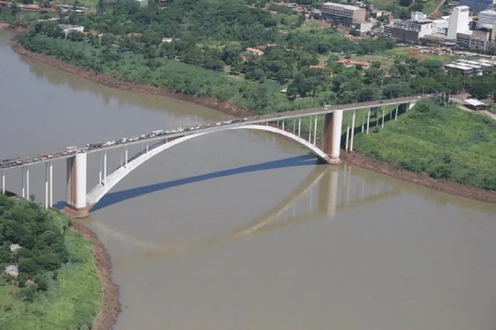 Coronavírus faz Paraguai fechar a Ponte da Amizade, principal ligação com Brasil