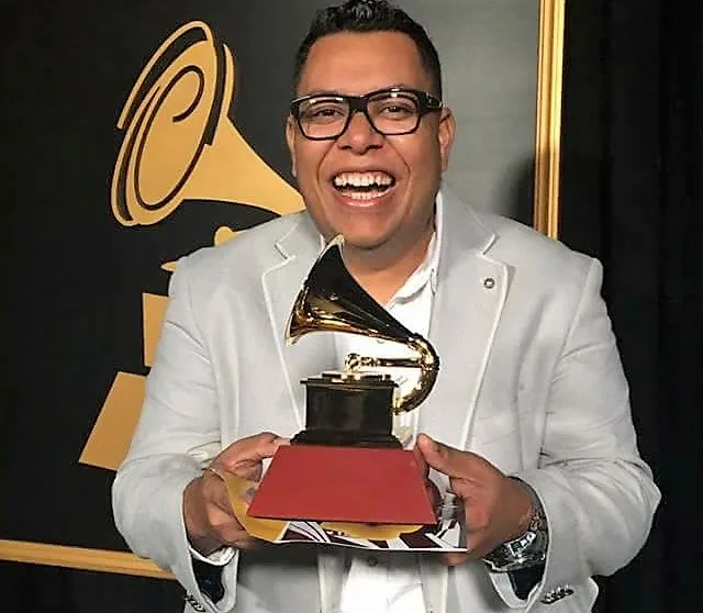 Cachoeirense Anderson Freire conquista o Grammy Latino 2016 de melhor álbum