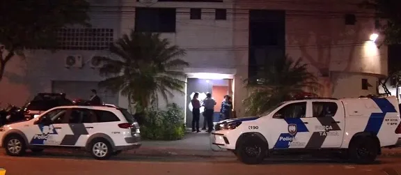 Suspeito é baleado no joelho após tentar assaltar policial na Enseada do Suá