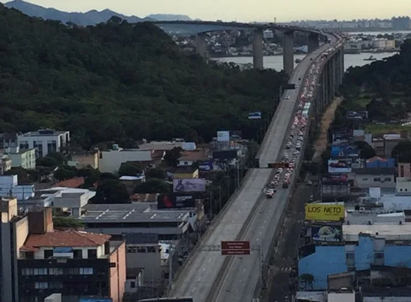 Após mais de 1h de interdição, trânsito na Terceira Ponte é liberado