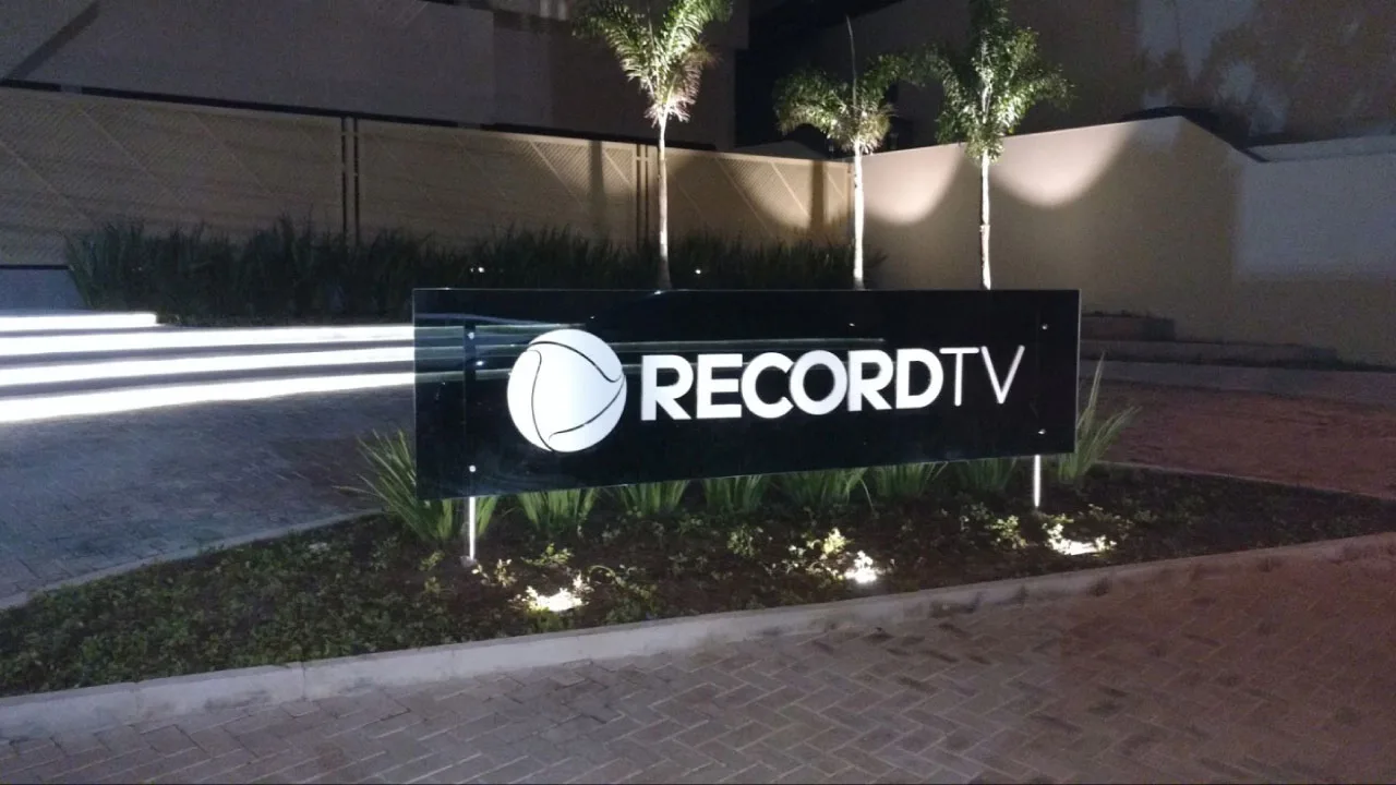 Record TV é homenageada pelos seus 65 anos de sucesso