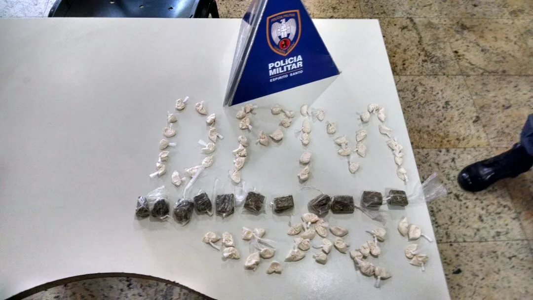 Adolescente é apreendido com mais de 70 papelotes de cocaína em Vitória