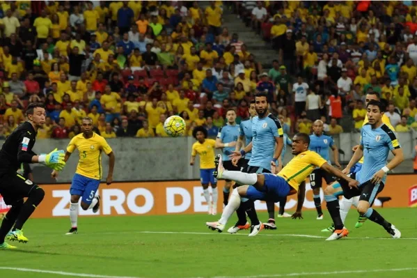 Cavani minimiza ausência de Suárez em jogo contra o Brasil nas Eliminatórias