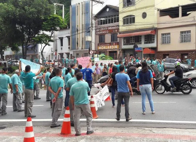 Atenção motoristas! Grupo faz protesto e interdita vias do Centro de Vitória