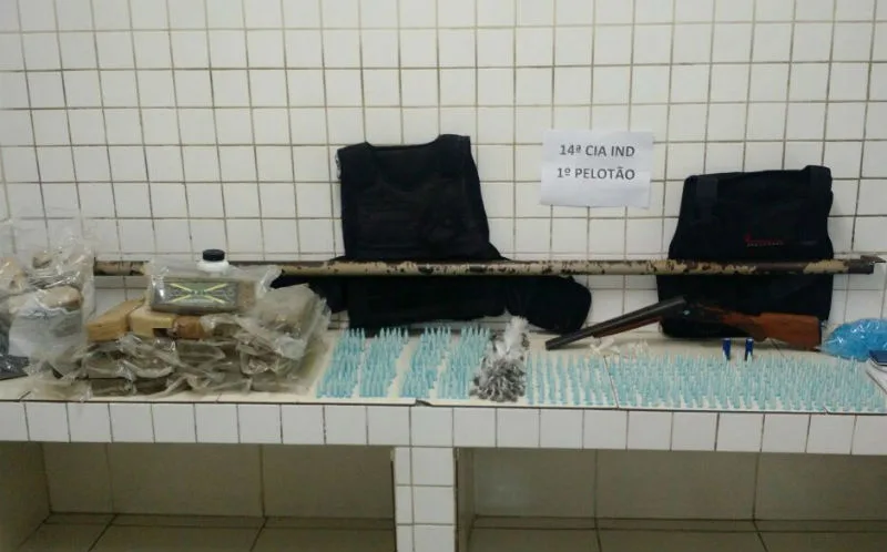 Polícia apreende 20 kg de maconha em casa invadida por traficantes na Serra