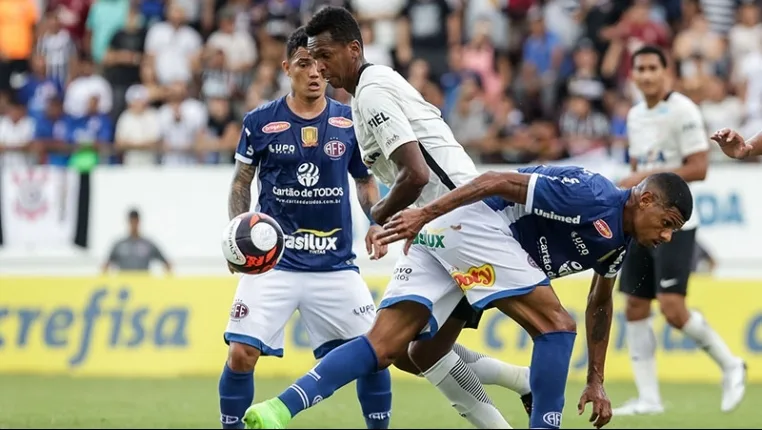 Com gol irregular, Ferroviária vence Corinthians em casa e respira no Paulistão