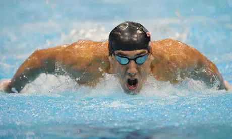 Phelps é 6º nos 100m costas e Ledecky bate recorde