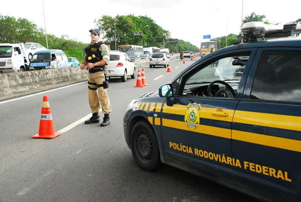 Bebê de 10 meses é salvo após pai pedir ajuda em posto policial em Viana