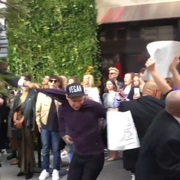 Ativistas contrários ao uso de pele invadem desfile na Semana de Moda de NY