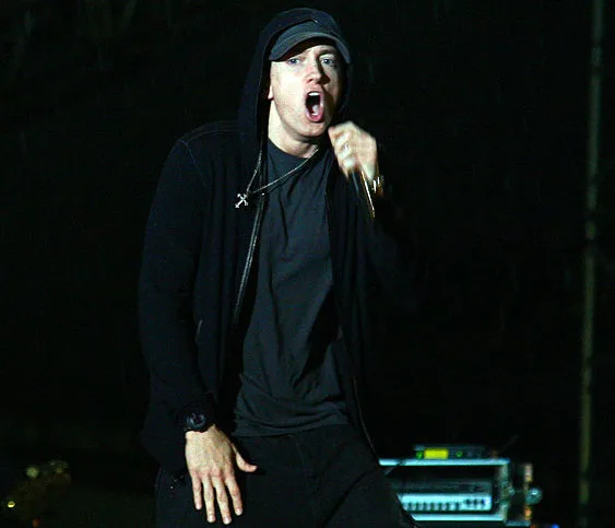 Eminem homenageia 50 Cent fazendo cover de 'Places To Go'