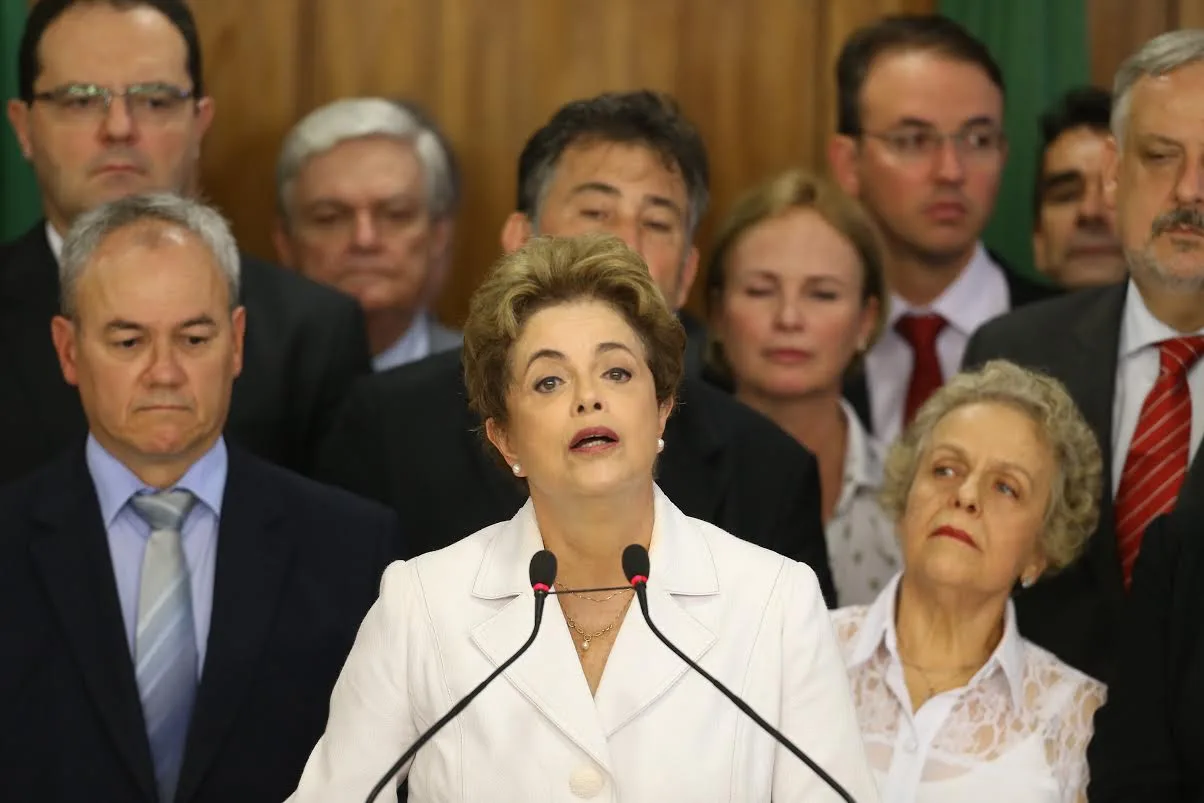 DF – IMPEACHMENT/DILMA/PRONUNCIAMENTO – POLÍTICA – A presidente afastada Dilma Rousseff (c) faz um pronunciamento no Palácio do Planalto, em Brasília, após ser notificada de seu afastamento pelo Senado por até 180 dias após processo de impeachment, em Brasília, nesta quinta-feira, 12. 12/05/2016 – Foto: DIDA SAMPAIO/ESTADÃO CONTEÚDO