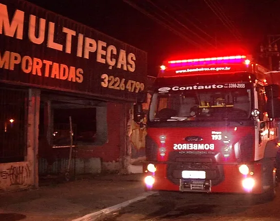 Usuários de drogas são suspeitos de incendiar ferro velho em Vila Velha