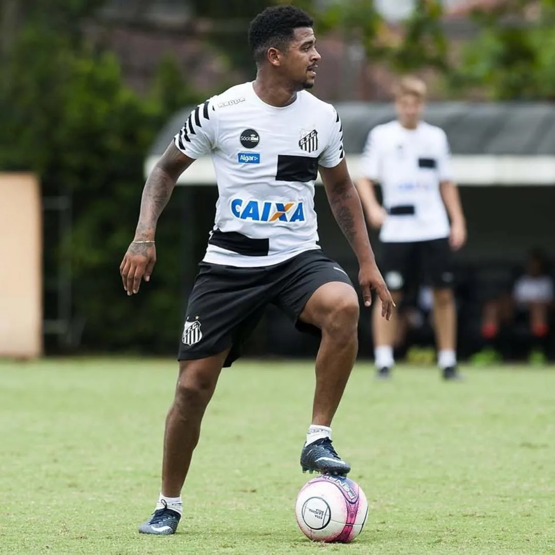 Santos fecha lista do Paulistão sem meia desejado e aposta em Diogo Vitor