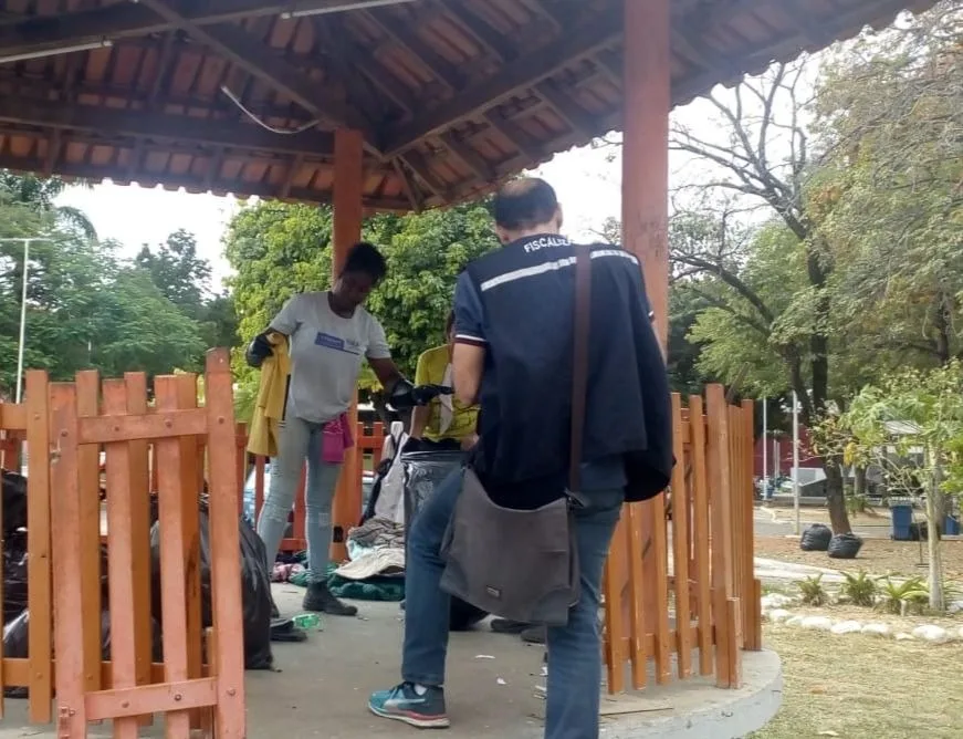 Moradores em situação de rua são encaminhados para abrigo