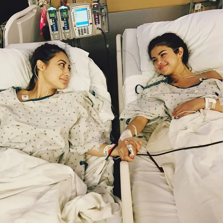 Selena Gomez volta à academia após transplante de rim