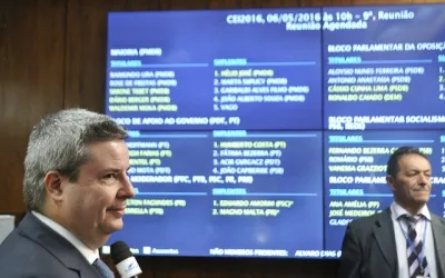 Comissão do impeachment no Senado aprova relatório contra Dilma por 15 votos a 5