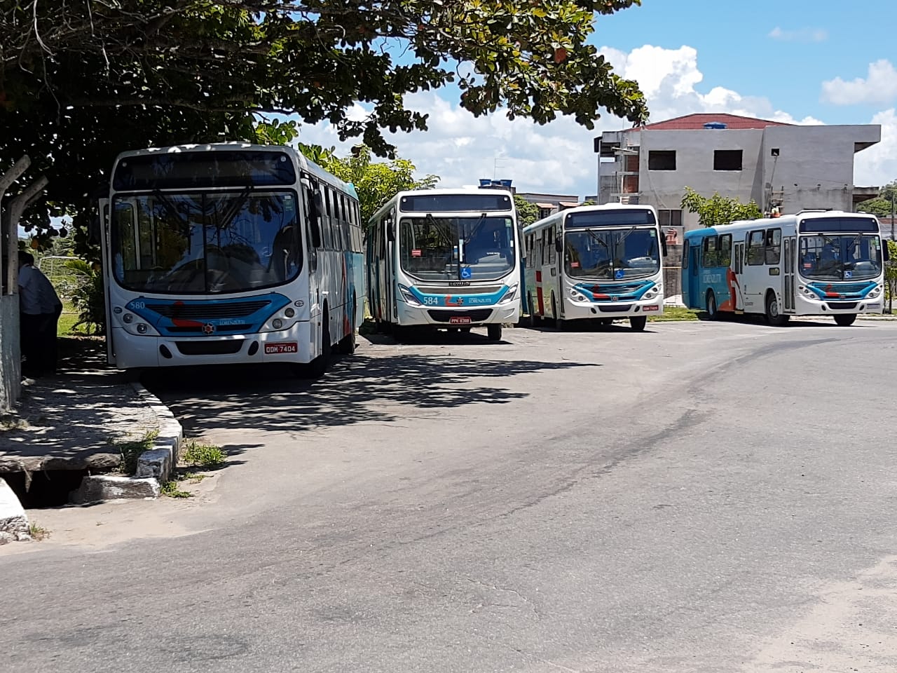 Motoristas de ônibus de Guarapari fizeram paralisação nesta manhã (20) como forma de protesto