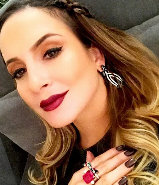 Claudia Leitte investe em carreira no exterior e se reúne com gravadora de Jay-Z