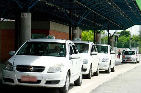 Taxistas protestam contra o aplicativo Uber no Rio de Janeiro