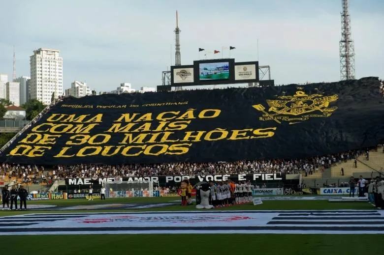 Torcidas, durante a partida de Corinthians x Santos, durante a primeira partida da final do Campeonato Paulista Serie A 2013 – Estadio Paulo Machado de Carvalho (Pacaembu)- Sao Paulo-SP – Brasil – 12/05/2013 – Foto: Djalma Vassao/Gazeta Press