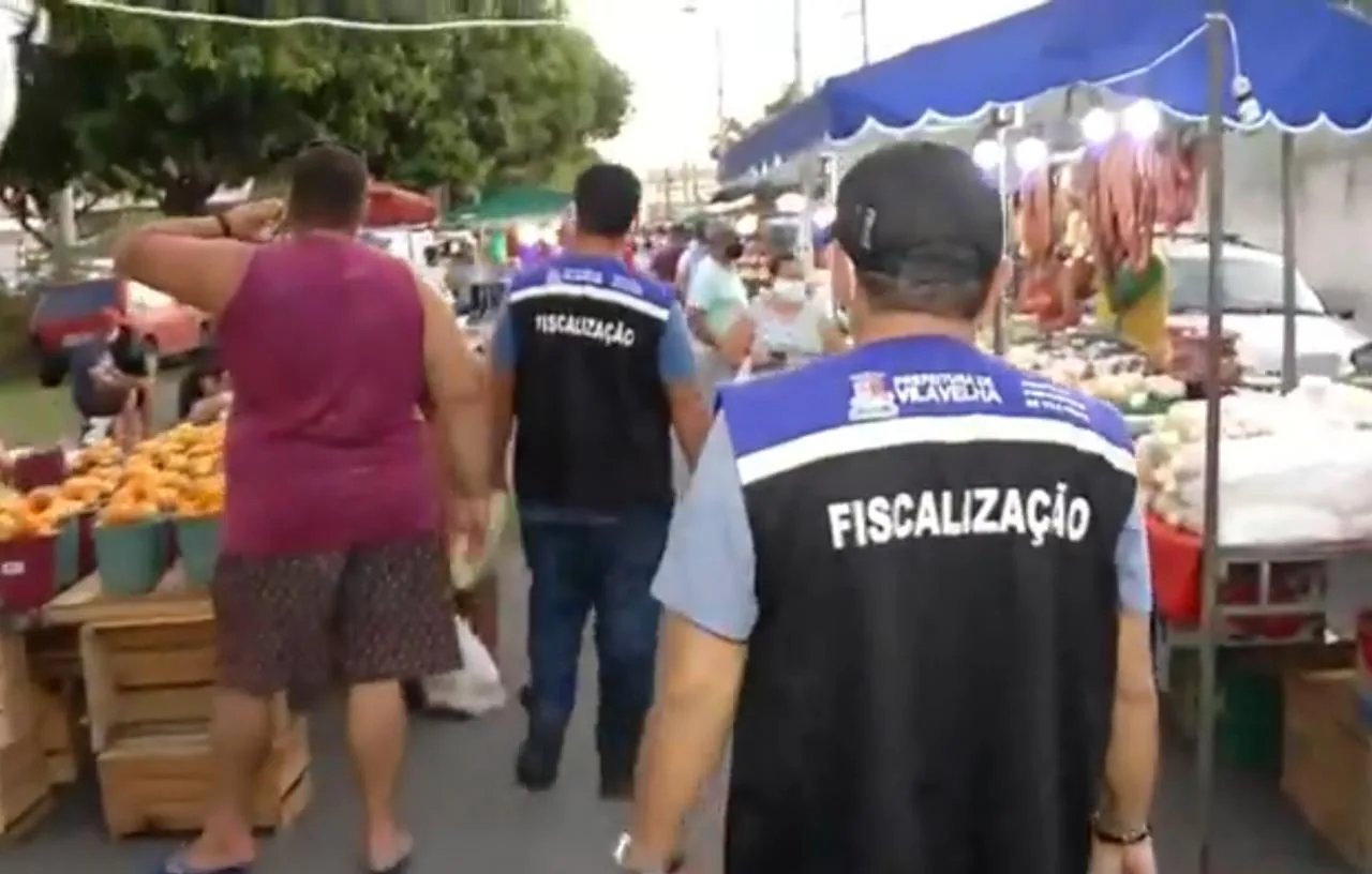 Fiscalização orienta feirantes de Vila Velha sobre medidas de prevenção contra a covid-19