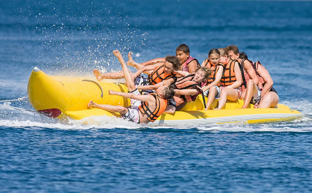 Começam as investigações do acidente com banana boat que deixou enfermeira ferida, em Vila Velha