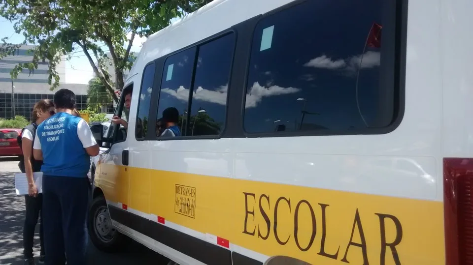 Detran|ES orienta pais sobre contratação do transporte escolar. Saiba mais!