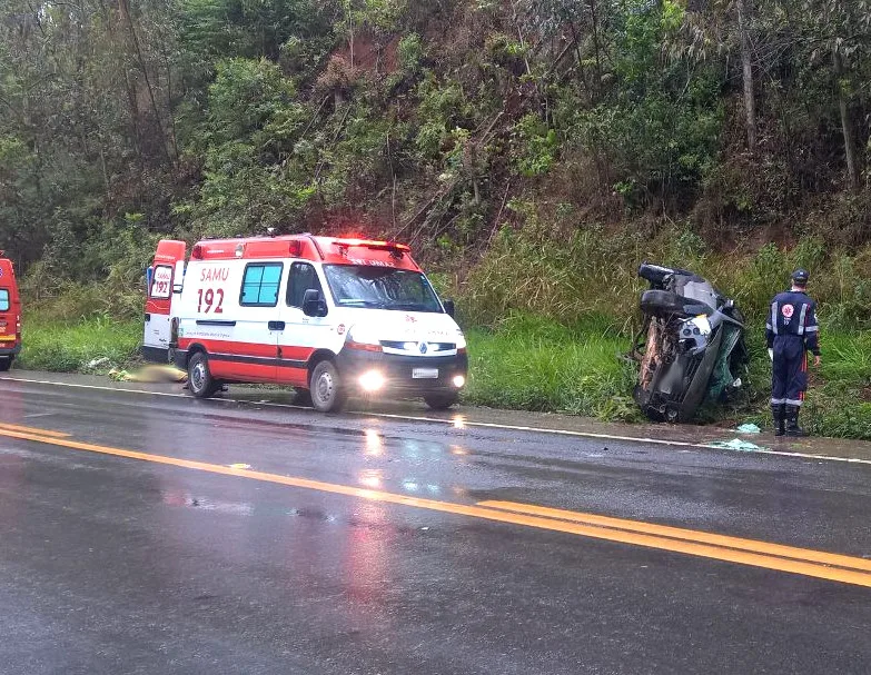 Caminhoneiro morre após capotamento em Marechal Floriano