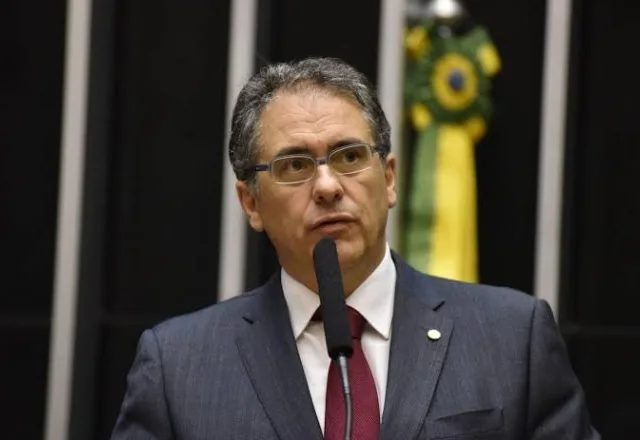 Líder no PT na Câmara diz que partido não deve endossar eleição indireta