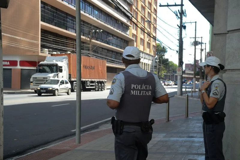 Vitória (ES) – Policiais militares de férias e de folga voltam às ruas em Vitória (Tânia Rêgo/Agência Brasil)