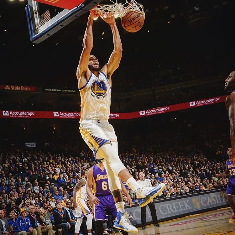 Em 9ª vitória seguida, Warriors faz 149 pontos, arrasa o Lakers e se vinga