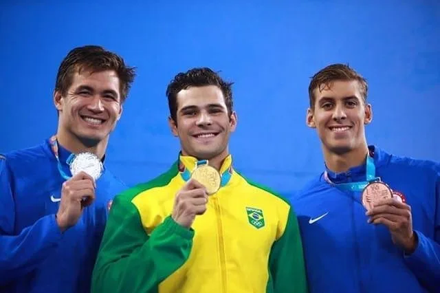 Marcelo Chierighini supera campeão olímpico e leva o ouro nos 100m livre