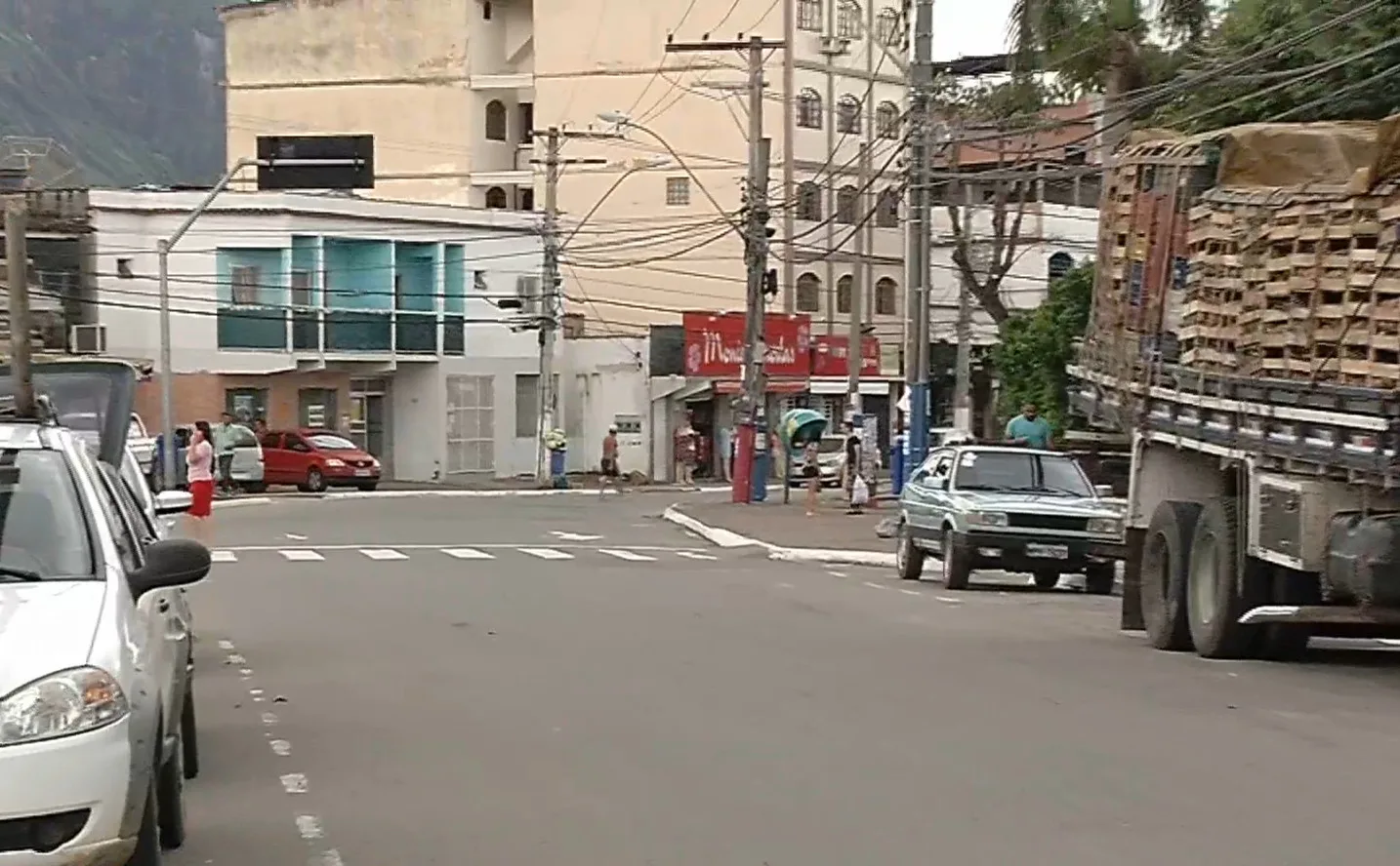 Jovens são baleados durante tentativa de assalto na Serra