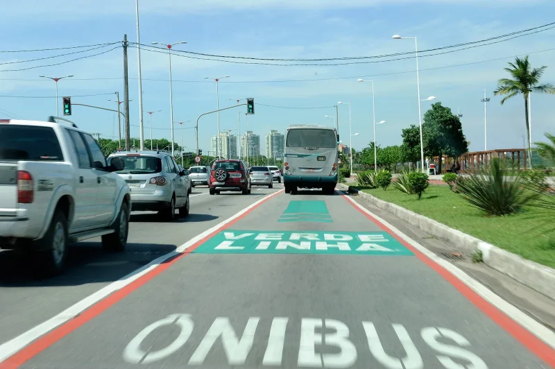 FAIXA VERDE FAIXA DE PISTA EXCLUSIVA PARA ÔNIBUS