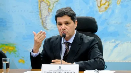 "É surreal", diz Ferraço sobre veto de Dilma a projeto que reduz taxa de marinha