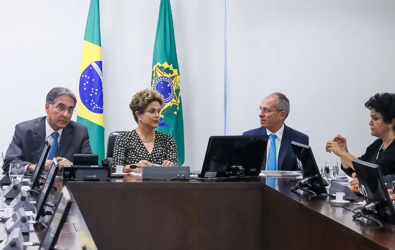 Dilma e Hartung garantem medidas para amenizar impactos da lama no Espírito Santo