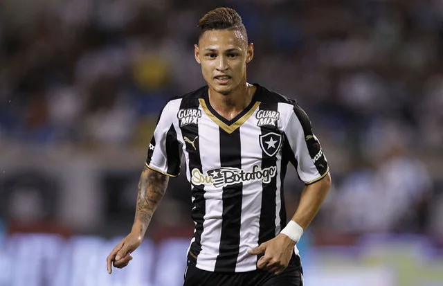 Recuperado de lesão, Neilton voltará ao Botafogo após 3 jogos fora de campo