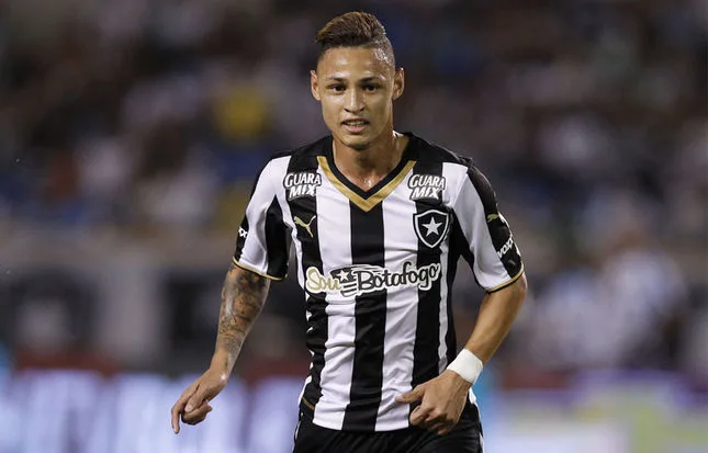 Recuperado de lesão, Neilton voltará ao Botafogo após 3 jogos fora de campo